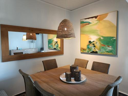 Elegant Renovated 3 bedroom appartment in Maroussi — 4-Star Luxury Hotel in Athens, Greece