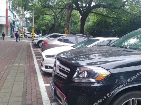 Hongqiao Holiday Hotel in Ezhou, People's Republic of China