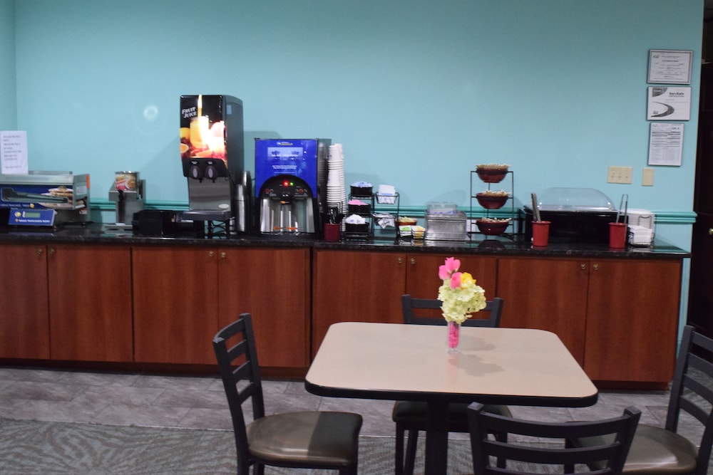 Ramada by Wyndham Savannah Gateway - photo 31