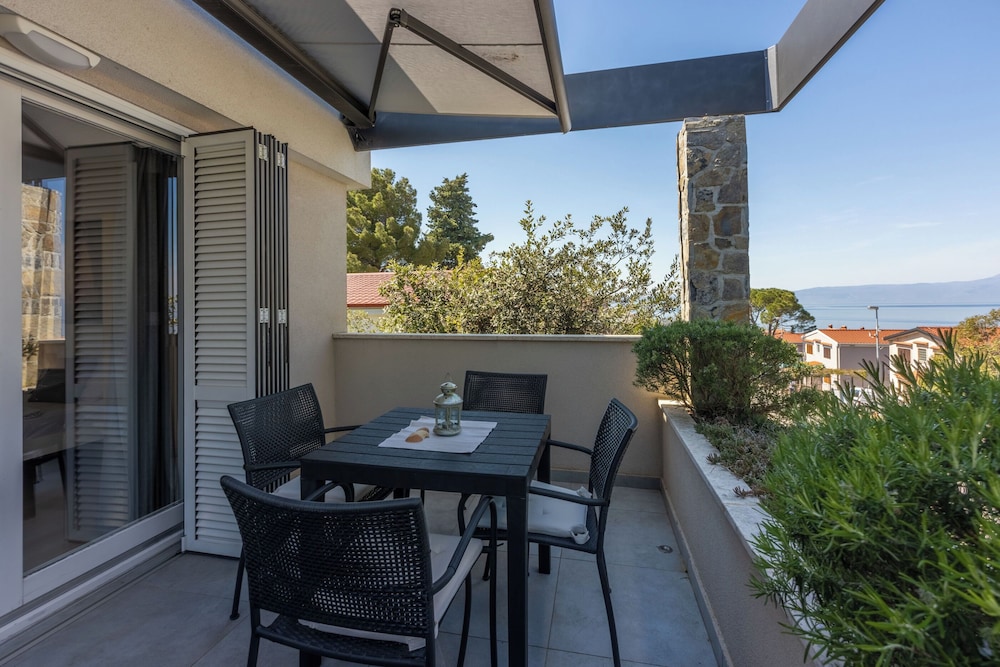 Apartment Vito — 4-Star Luxury Hotel in Njivice, Croatia