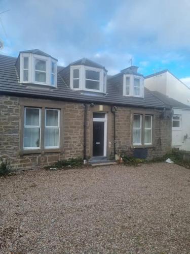 West End Dream — Dundee