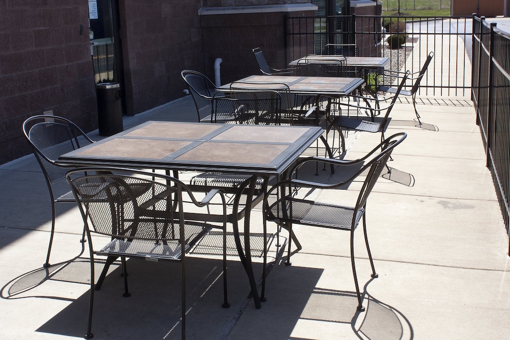 Holiday Inn Express & Suites Youngstown West Austintown by IHG - photo 21