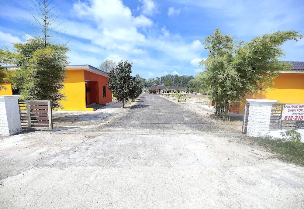 Capital O 90949 Pelangi Beach Resort Mersing in Kuah, Malaysia