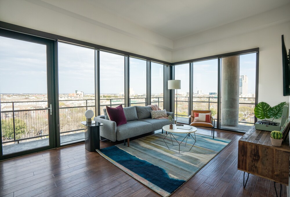 The Guild Uptown Mckinney Ave - photo 7