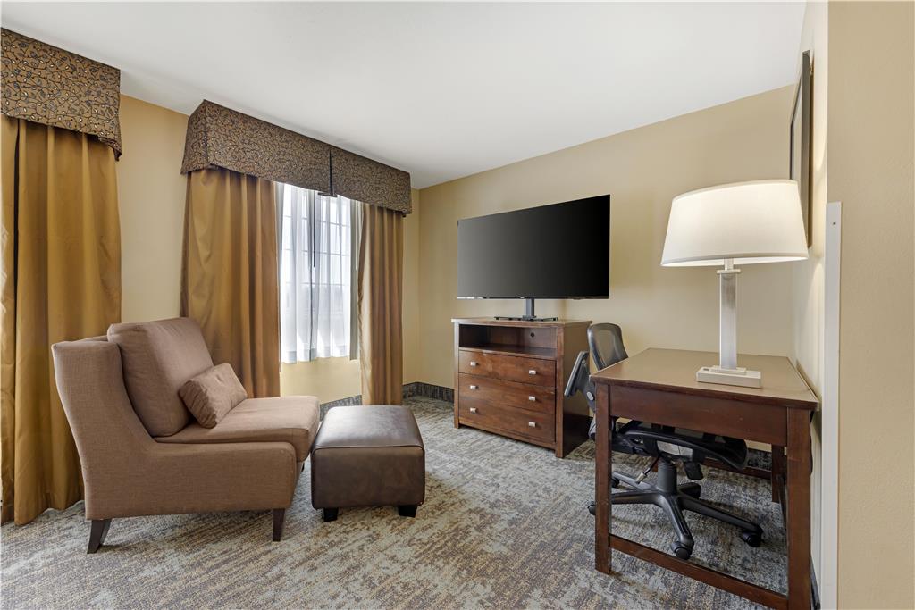 Best Western Plus Prairie Inn - photo 21