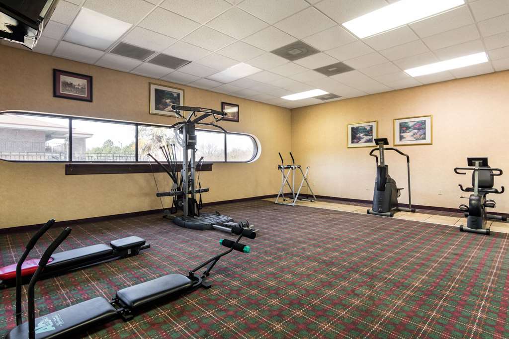 Econo Lodge Inn & Suites Conference Center - photo 20