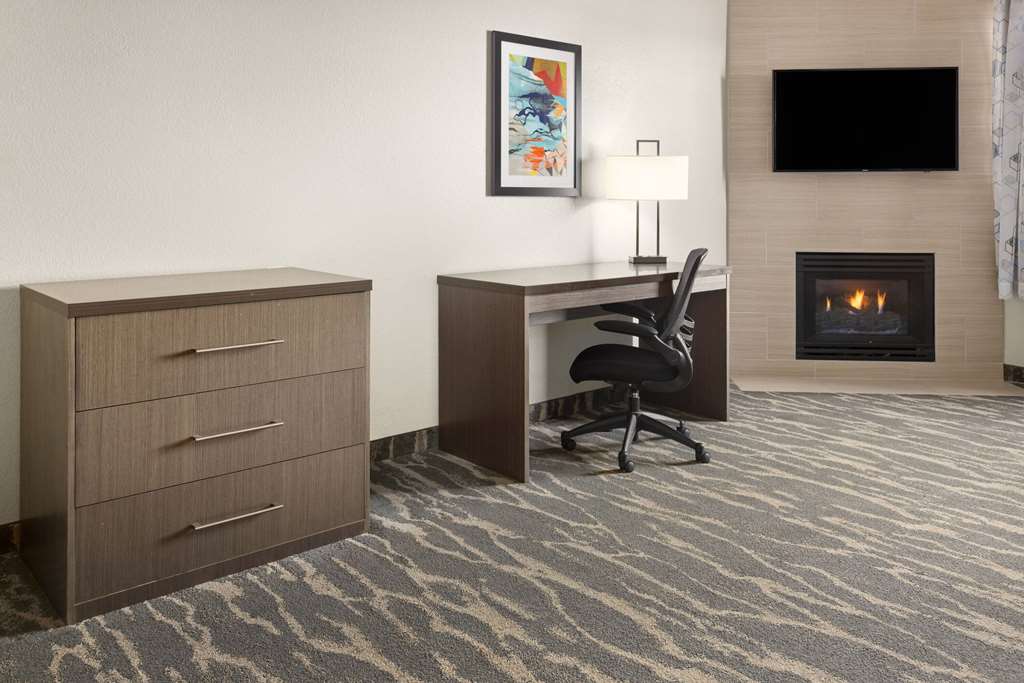 La Quinta Inn & Suites by Wyndham Kokomo - photo 19