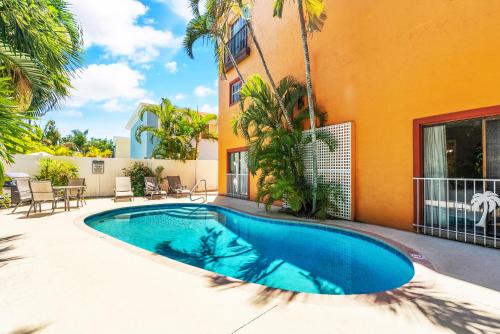 Siesta Key Village Heated Pool Beach Access 4 min Walk 1bdr — 4-Star Luxury Hotel in Siesta Key, United States