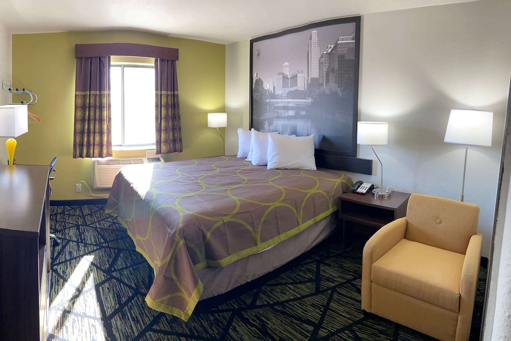 Super 8 by Wyndham York NE - photo 12