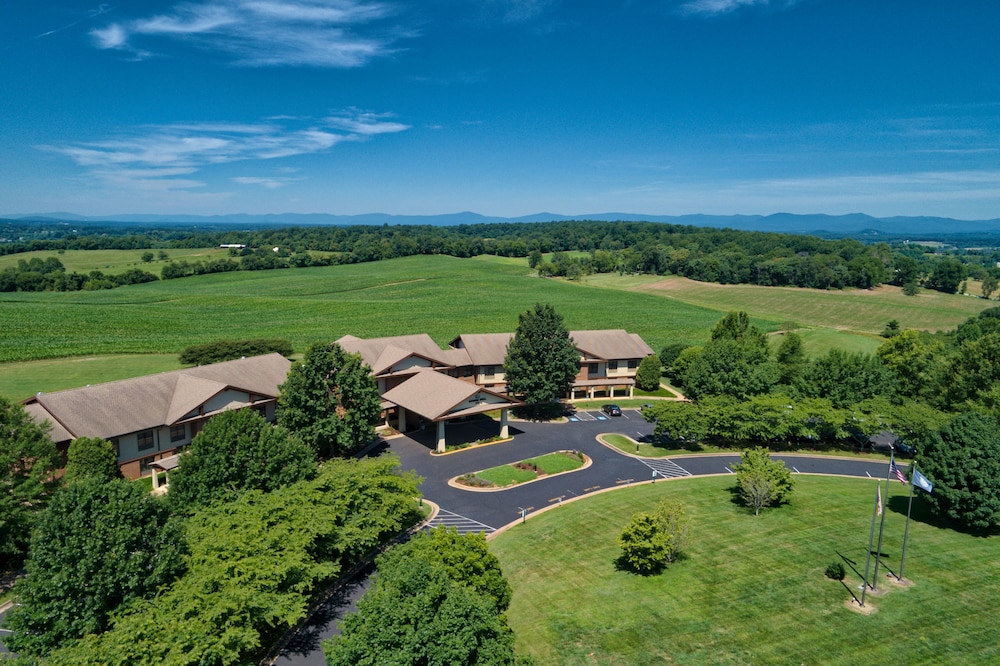 Round Hill Inn in Orange, United States