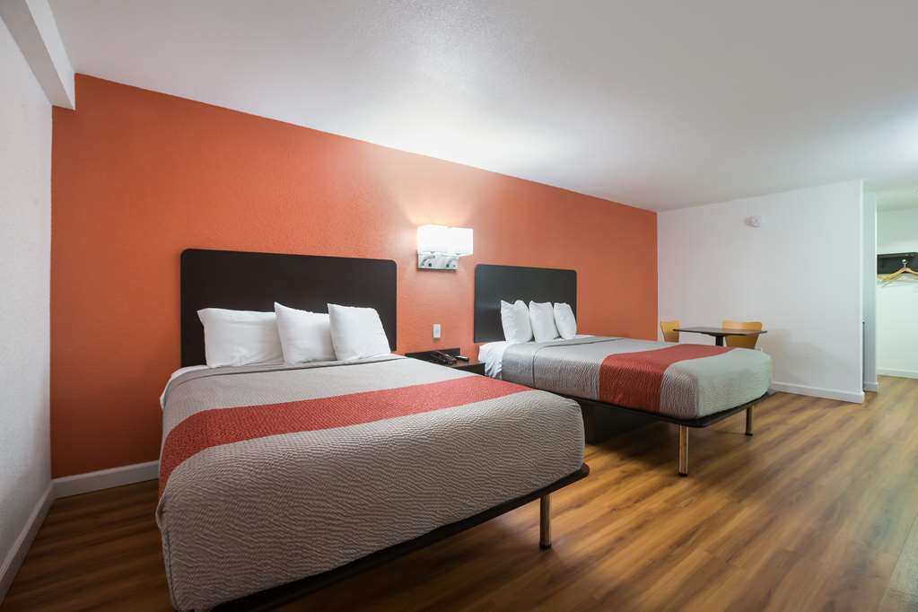 Motel 6 Suwanee GA Gwinnett Center - photo 12