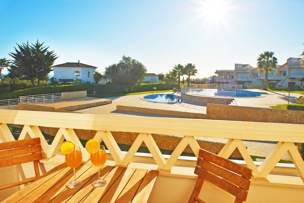 Townhouse Mar 2 by Algarve Vacation — 4-Star Luxury Hotel in Albufeira, Portugal