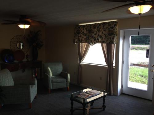 Pleasure Point Inn & Suites - photo 11