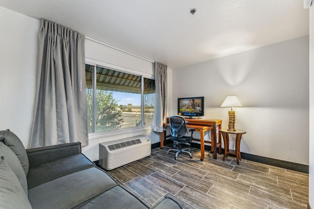Hawthorn Suites by Wyndham Tempe - photo 33