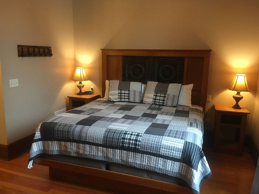 Iron Horse Outfitters and Inn - photo 6