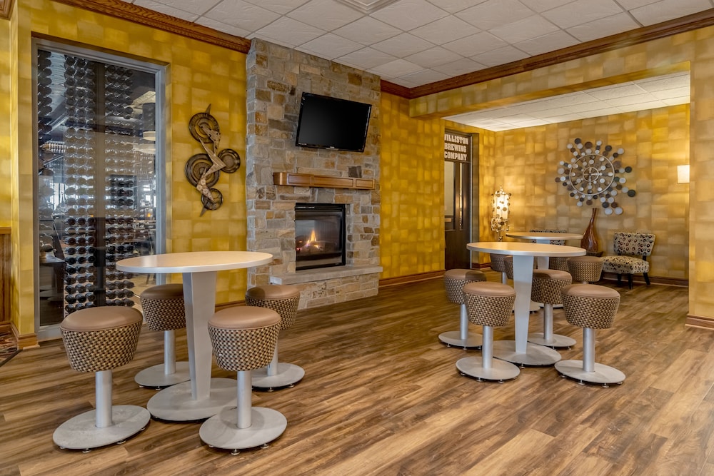 El Rancho Hotel - photo 4