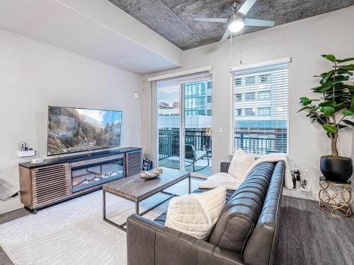 Designer by Convention Center Pool HTub 24 7 Gym — 4-Star Luxury Hotel in Salt Lake City, United States