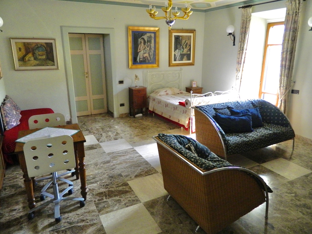 Residenza Nonna Saveria — 4-Star Luxury Hotel in Sora, Italy