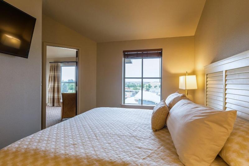 The Lodge at Columbia Point - photo 75