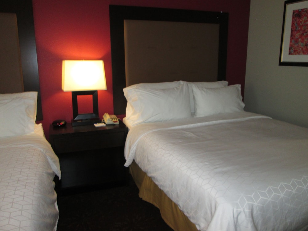 Holiday Inn Express Cloverdale - photo 4