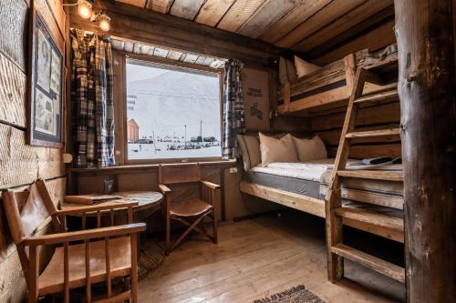 Basecamp Hotel — Unknown City — photo 4