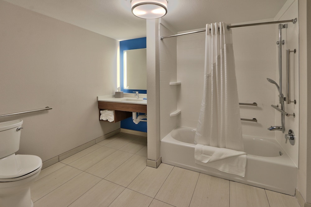 Holiday Inn Express & Suites Roswell by IHG - photo 21
