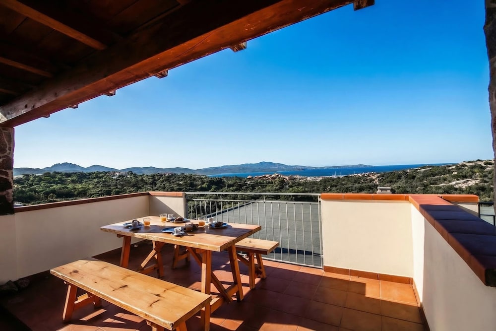 Monte Majore 16 b — 4-Star Luxury Hotel in Olbia, Italy