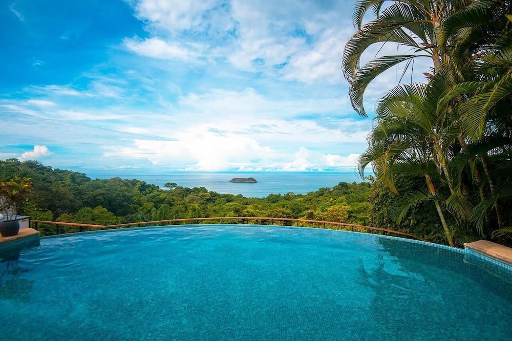 Villa Roca Boutique Resort & Suites ADULT ONLY — hotel in Quepos