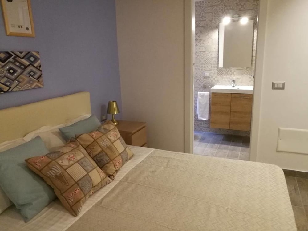 EmyJo Central B&B — 4-Star Luxury Hotel in Naples, Italy