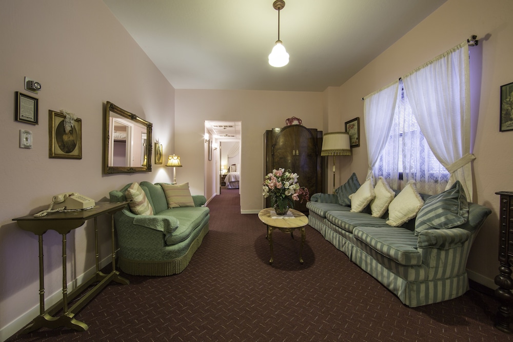 Historic Cary House Hotel - photo 19