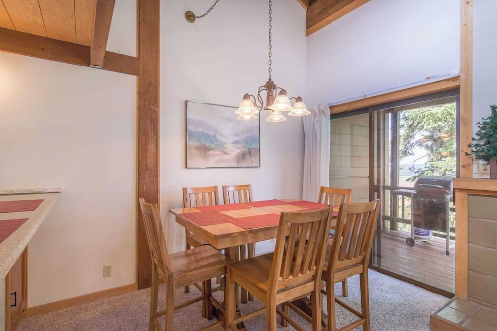 Hawk's Eye by Avantstay Cozy Condo w Views & Access to Northstar Resort Community - photo 11