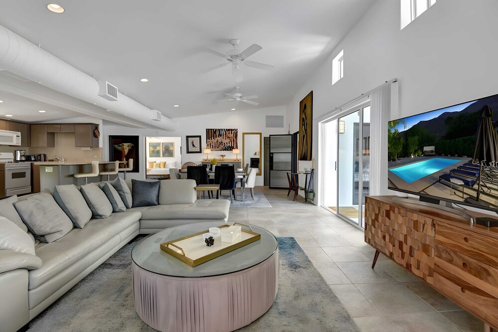 Modern Oasis w Pool Patio Lounge Mountain Views Palo Verde by AvantStay - photo 6