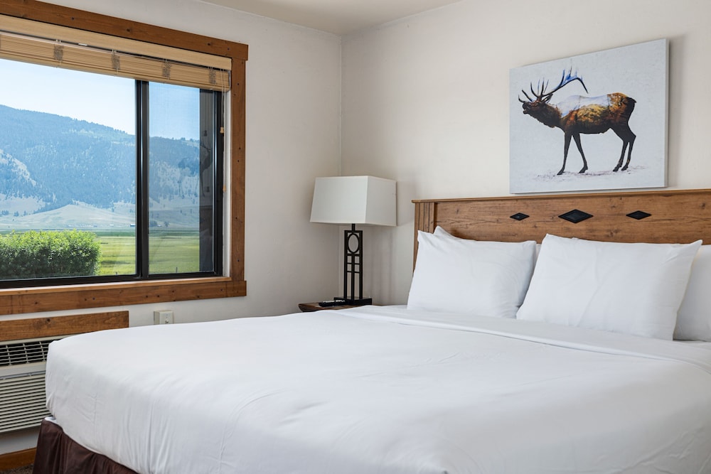 Elk Refuge Inn - photo 33