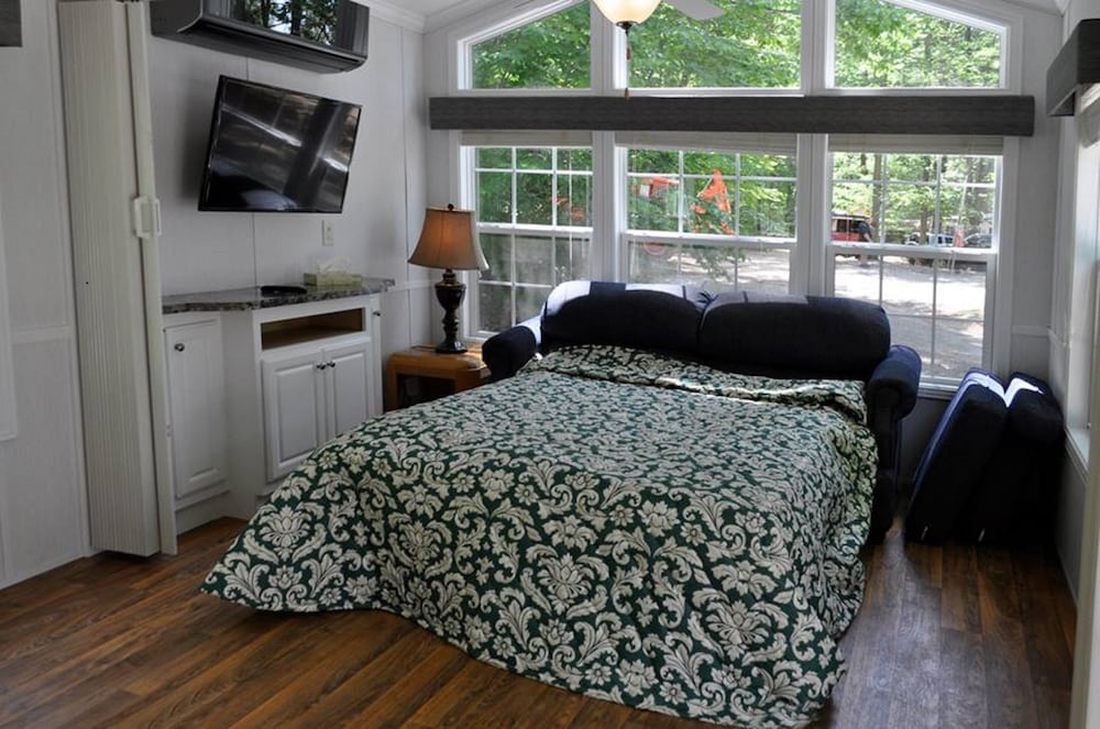 Tuxbury Pond Camping Resort Cottage - photo 4