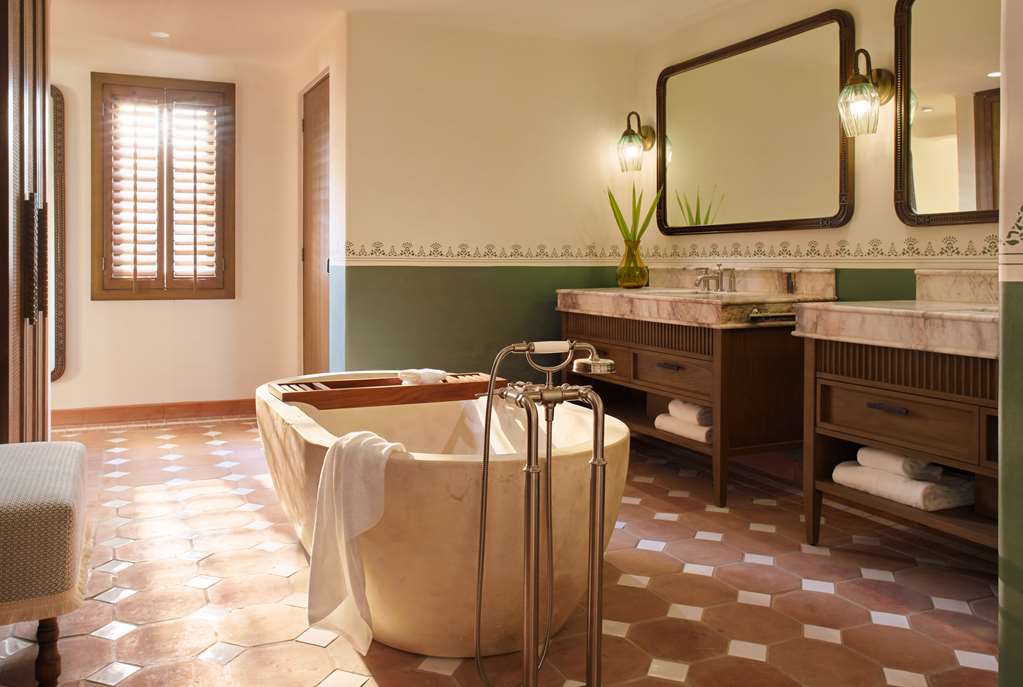 Suite Bathroom