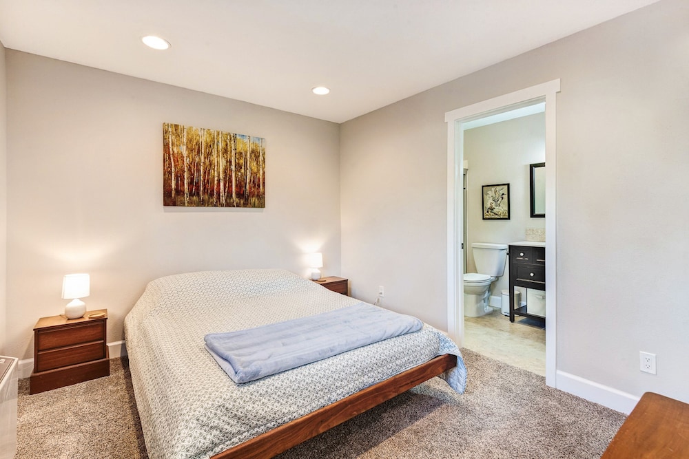 Bend Riverside Inn & Suites - photo 101