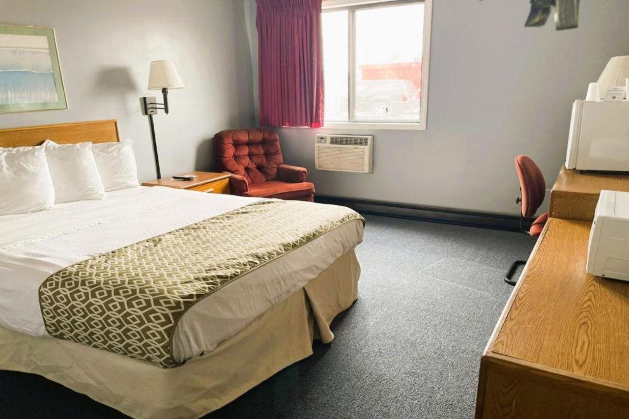 OYO Hotel Pipestone MN Canterbury Park - photo 8
