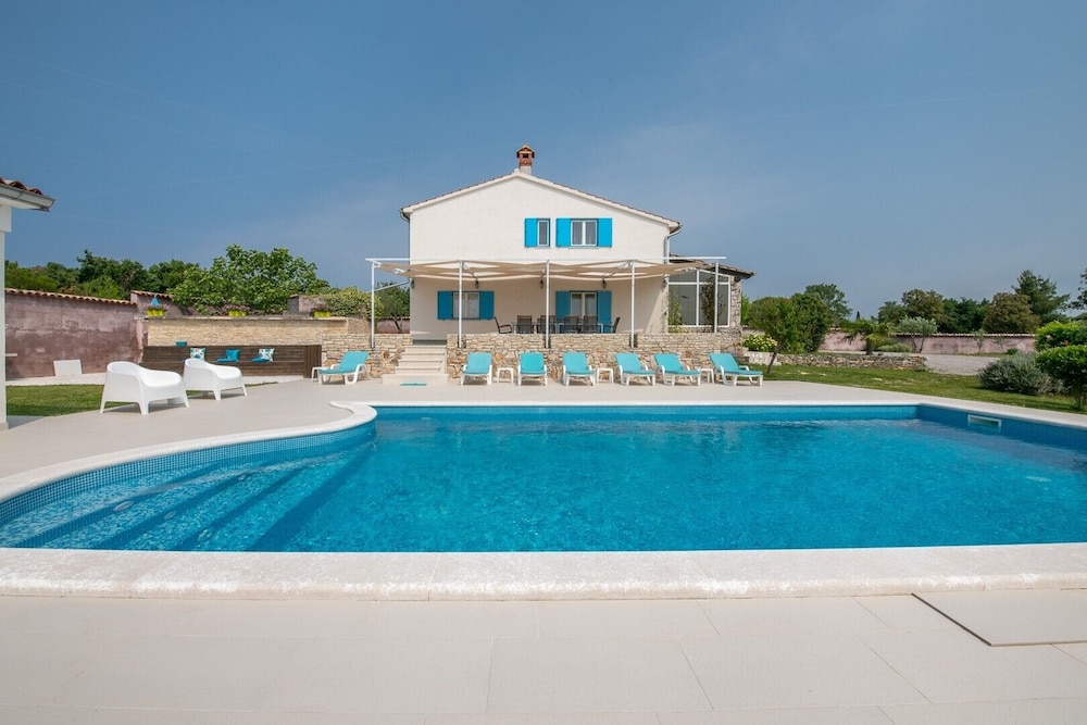 Villa Tanga near Rovinj with Pool — 4-Star Luxury Hotel in Rovinj, Croatia