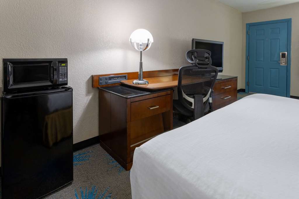 Days Inn by Wyndham Columbia - photo 29