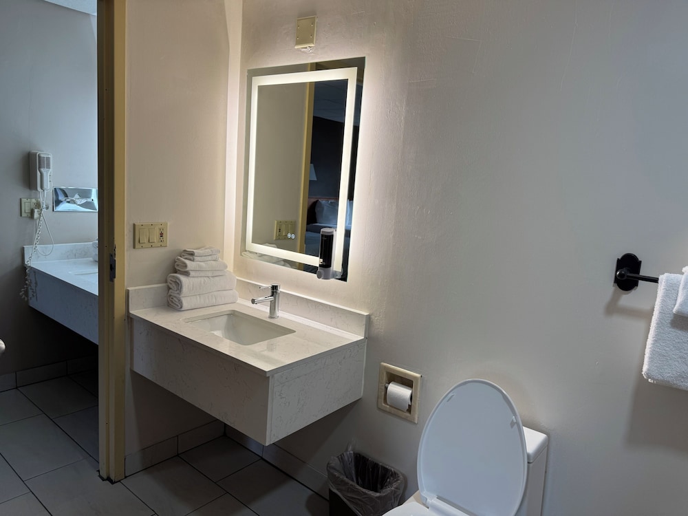 South Shore Inn - photo 10