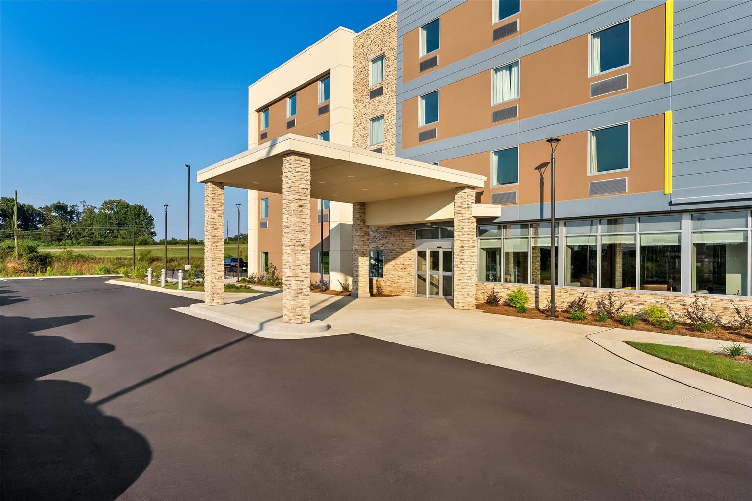 Microtel Inn and Suites by Wyndham Prattville Montgomery - photo 3