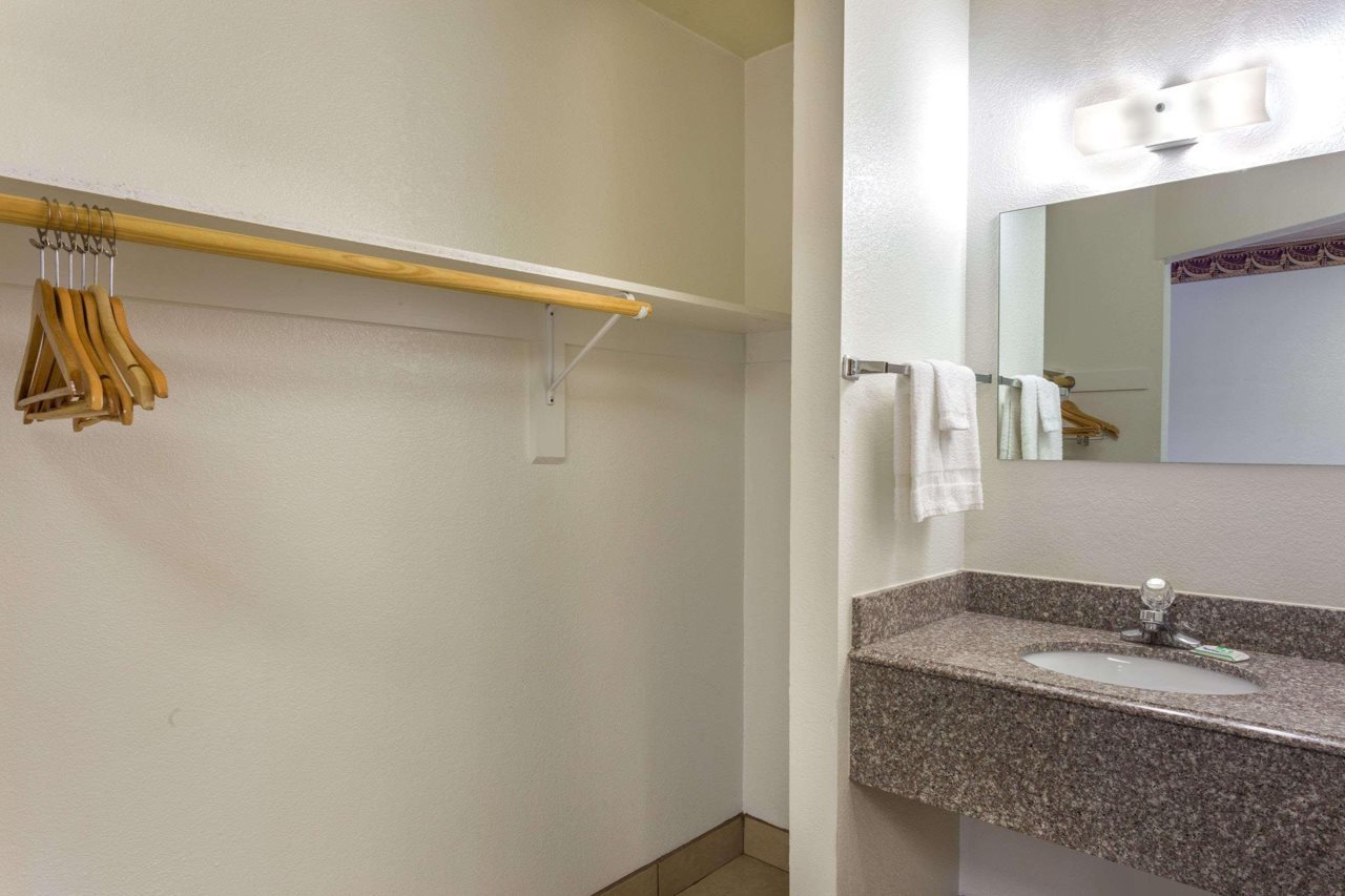 Superior Suites Phoenix Mesa - photo 15