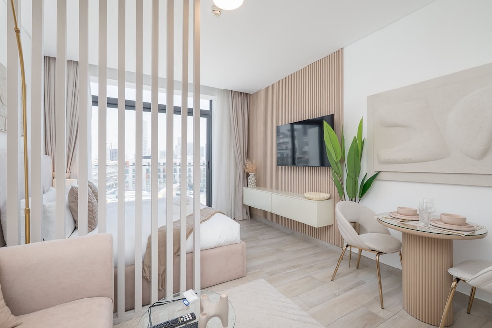 Free housekeeping visits during your stay StayShort Stylish Studio that Sleeps 2 with Balcony and Modern Amenities — 4-Star Luxury Hotel in Dubai, United Arab Emirates