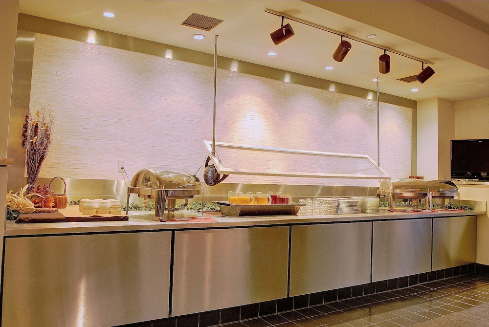 Holiday Inn & Suites Pittsfield Berkshires by IHG - photo 36