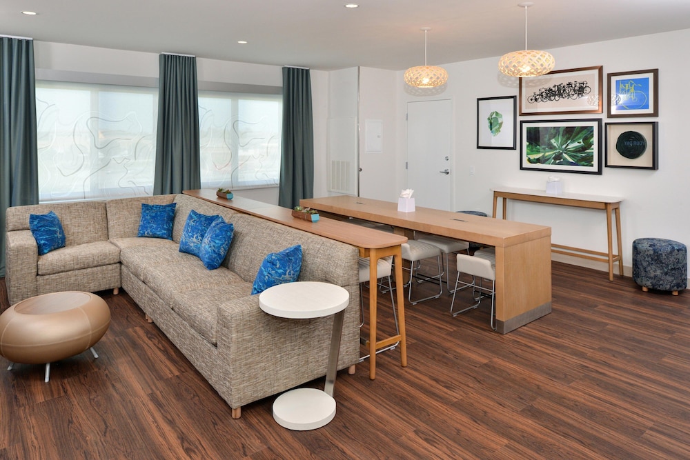 Element Overland Park - photo 3