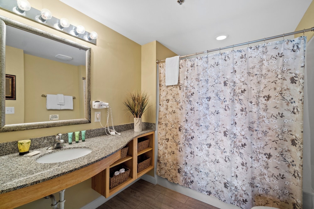 Splash Beach Resort by Book That Condo - photo 107