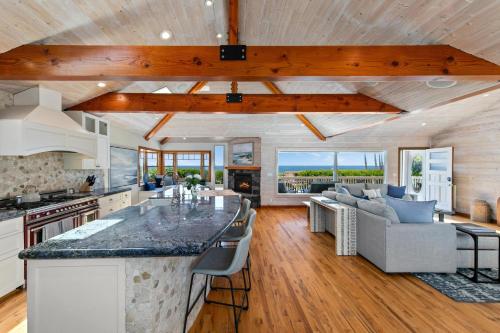 Pacific Beach Oceanfront Compound with Casita — 4-Star Luxury Hotel in San Diego, United States