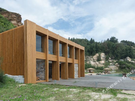 Yigelu Yeshe Tent Campsite Hostel — 4-Star Luxury Hotel in Dongshan, People's Republic of China