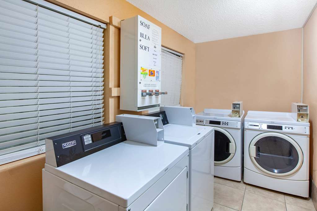 Days Inn & Suites by Wyndham Webster NASA ClearLake Houston - photo 30