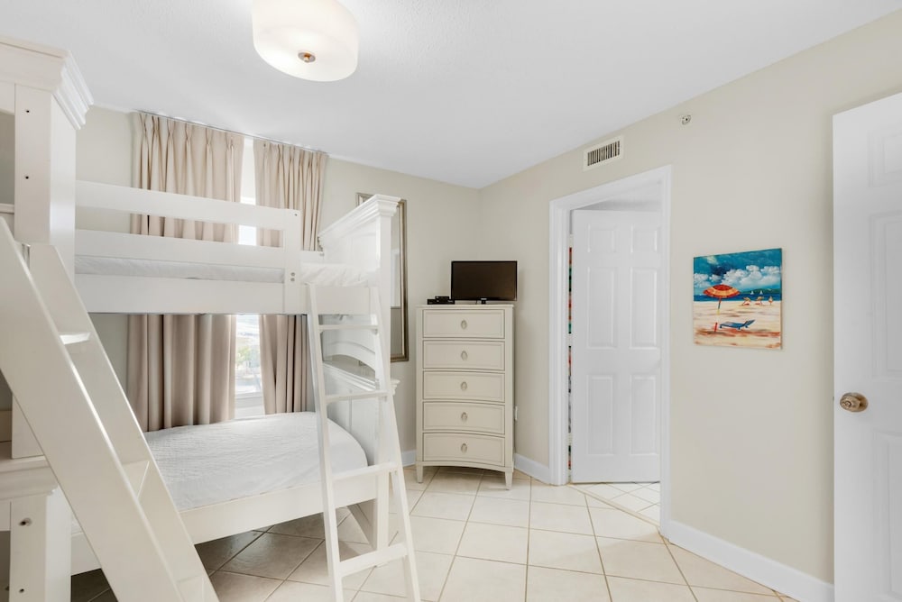 Pelican Beach Resort 801 - photo 4